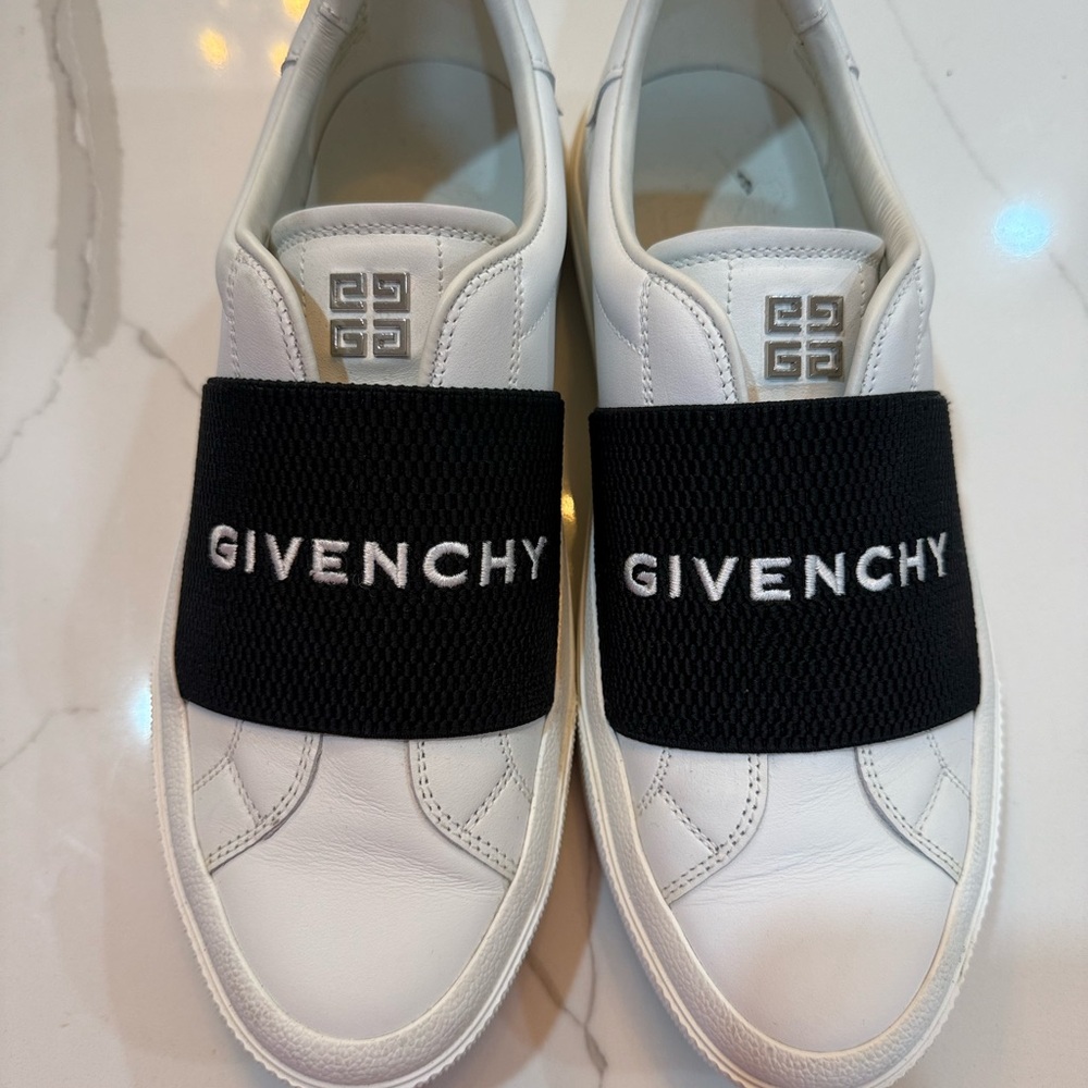 On Running White Sneakers with Black Elastic Strap